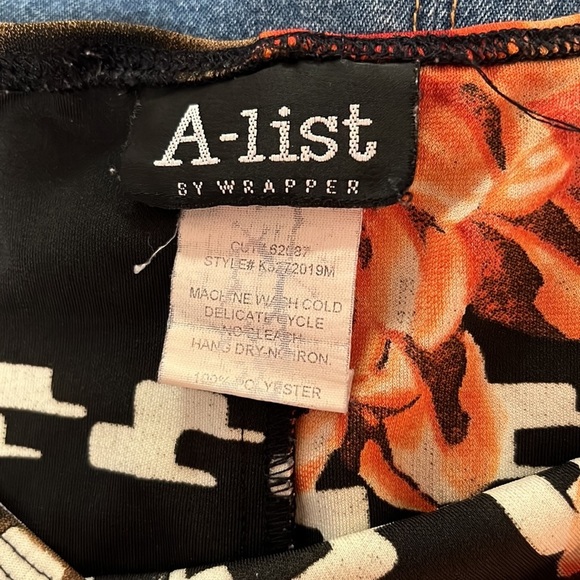 A-List by Wrapper Skirt Size Medium Floral Patterned - Picture 4 of 5